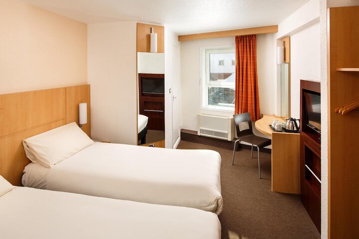 Room 15 of 59