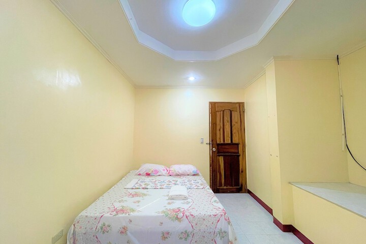 Room 12 of 28