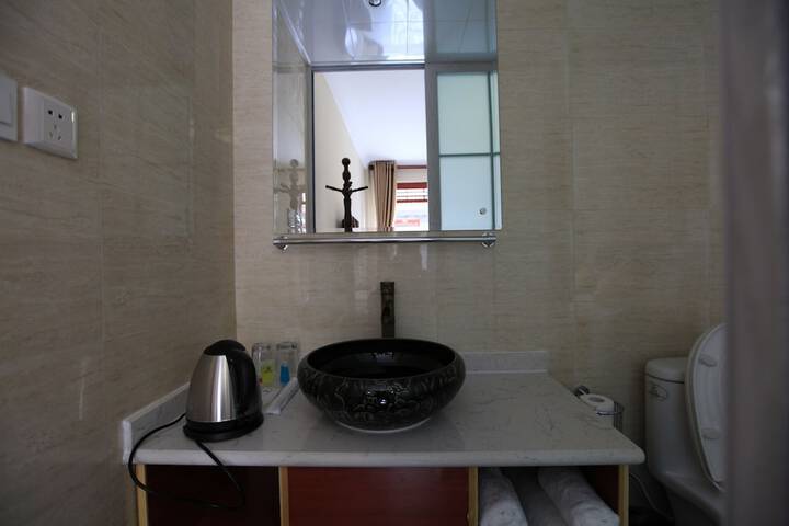 Room 16 of 38