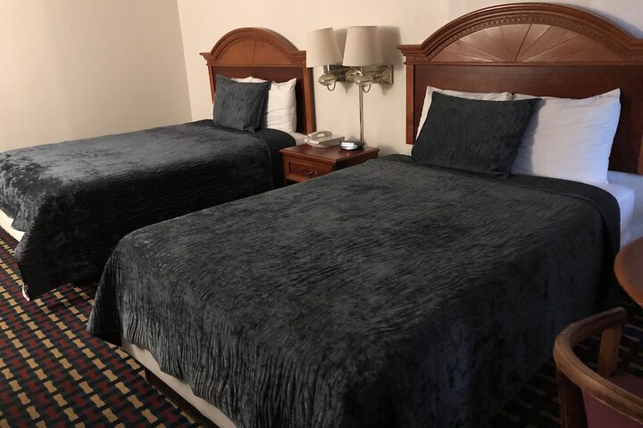 2 Double Beds (10 of 10)