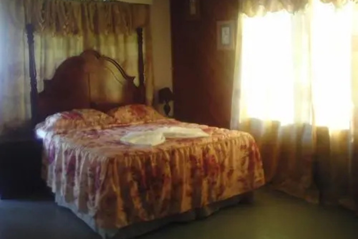 Room 5 of 13
