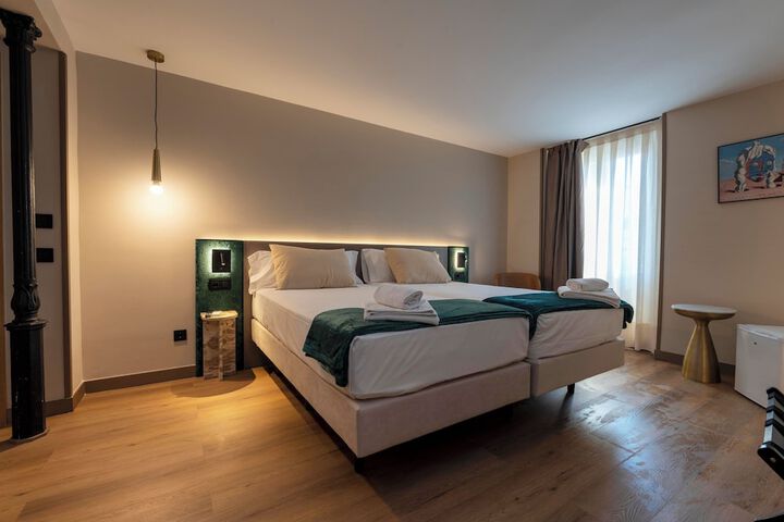 Room 6 of 21