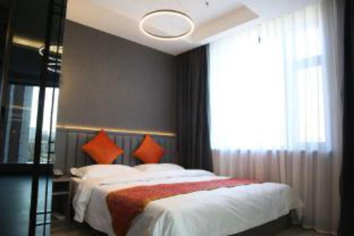 Room 17 of 18