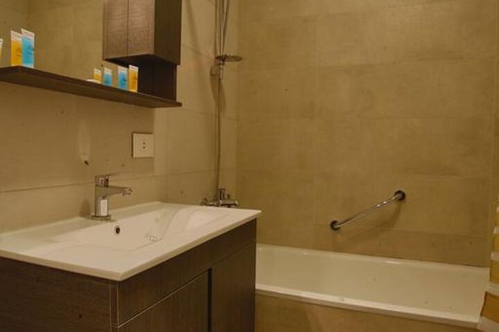 Room 4 of 42