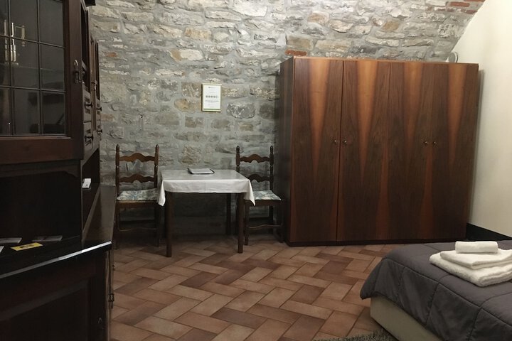 Room 5 of 62