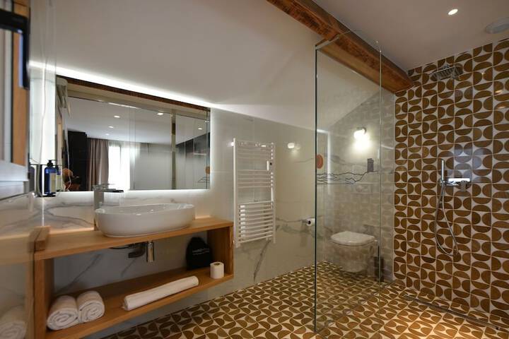 Room 35 of 62