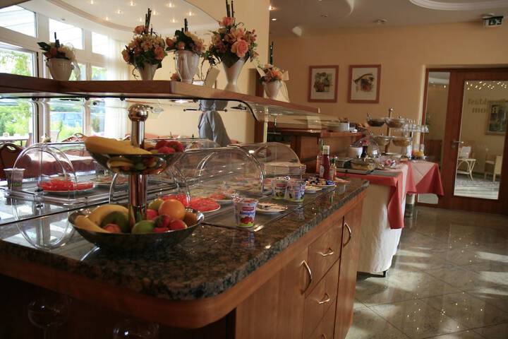 Dining 74 of 82