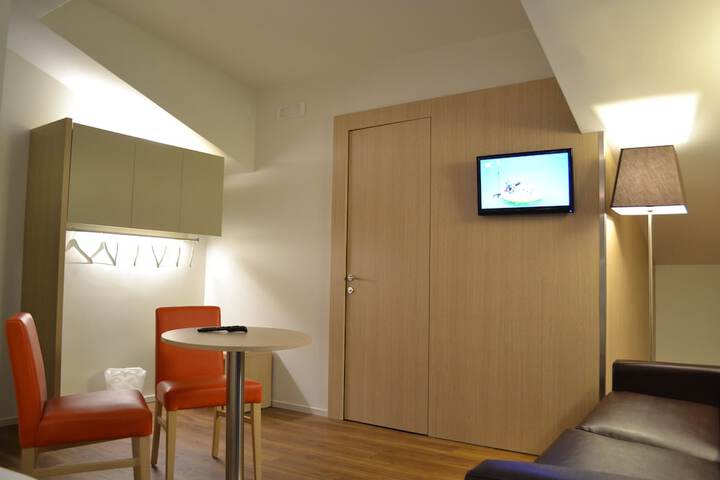 Room 6 of 39