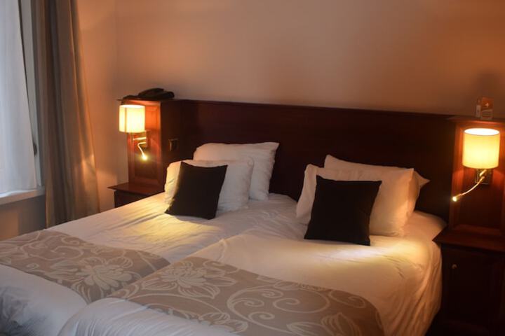 Room 25 of 39