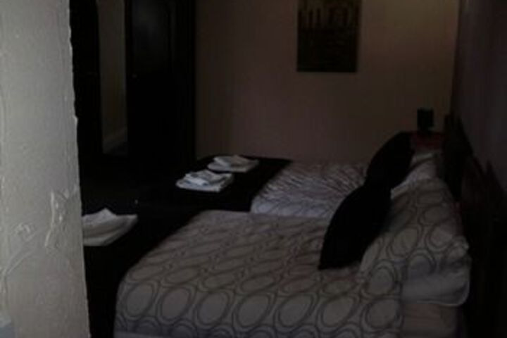 Room 7 of 18