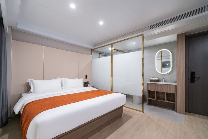 Room 30 of 62