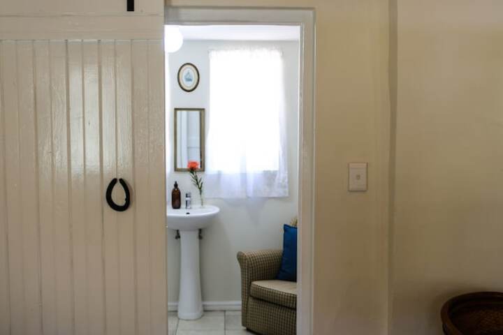 Room 27 of 40