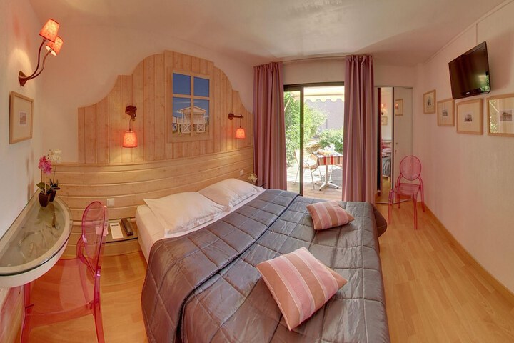 Room 8 of 65