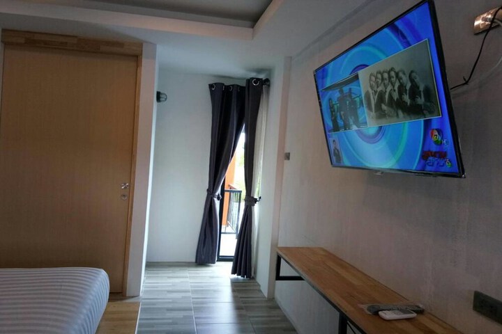 Room 26 of 33