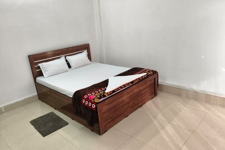 Room 4 of 17