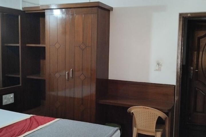 Room 13 of 18