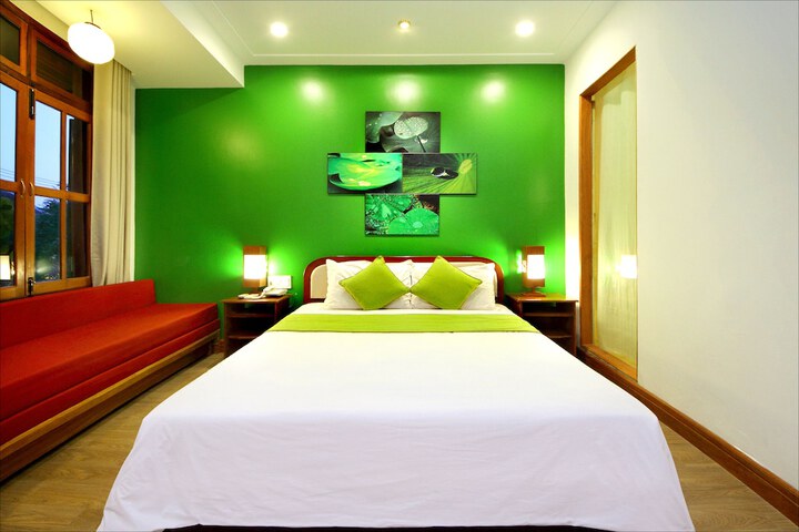 Room 8 of 119