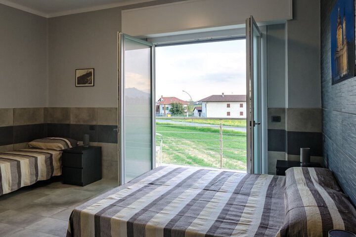 Room 16 of 102