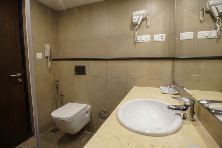 Room 4 of 42
