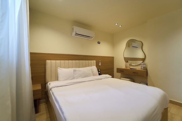 Room 36 of 174
