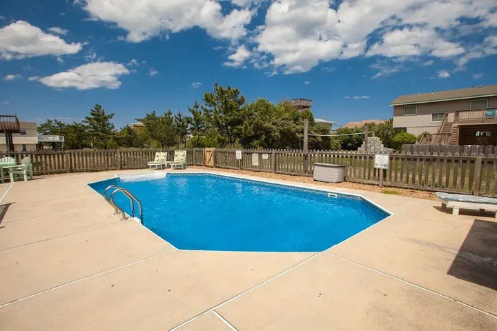Pool 9 of 15