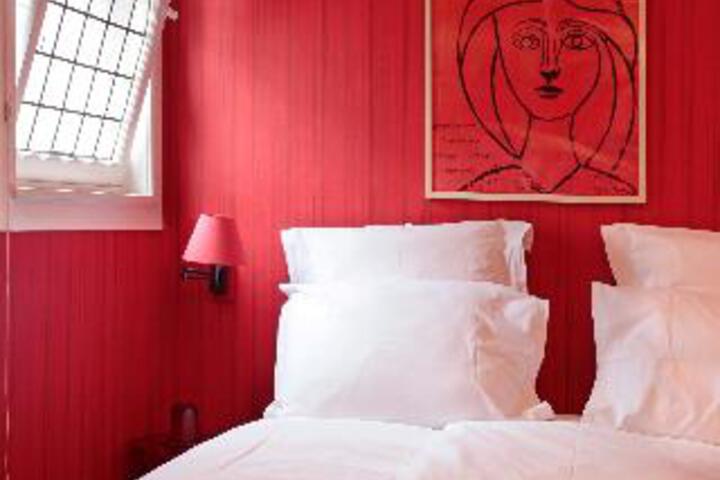 Room 6 of 10