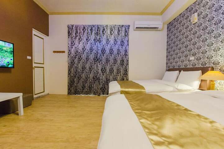 Room 10 of 29