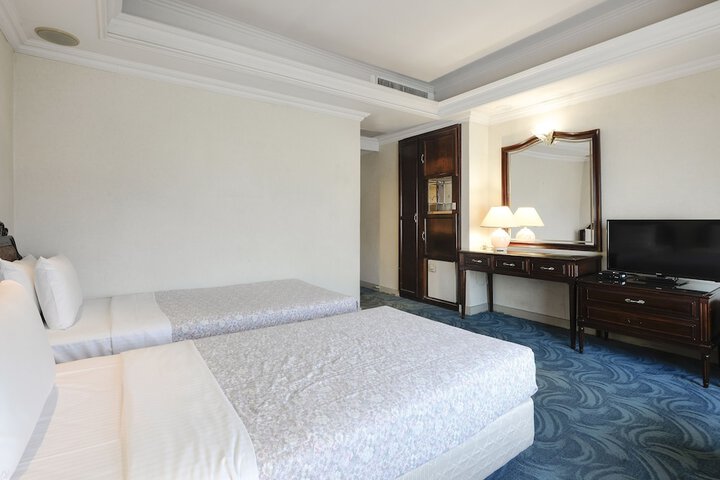 Room 3 of 38