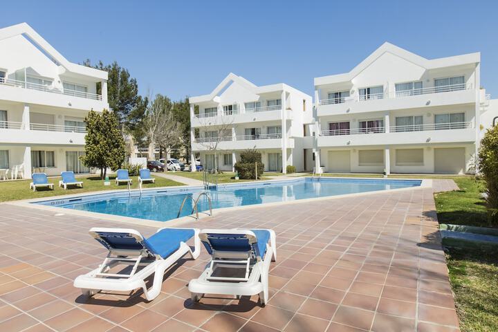 Pools & Facilities