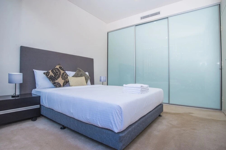 Room 2 of 12