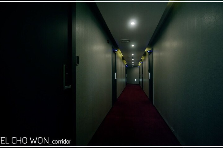 Ballroom/Hall 121 of 127