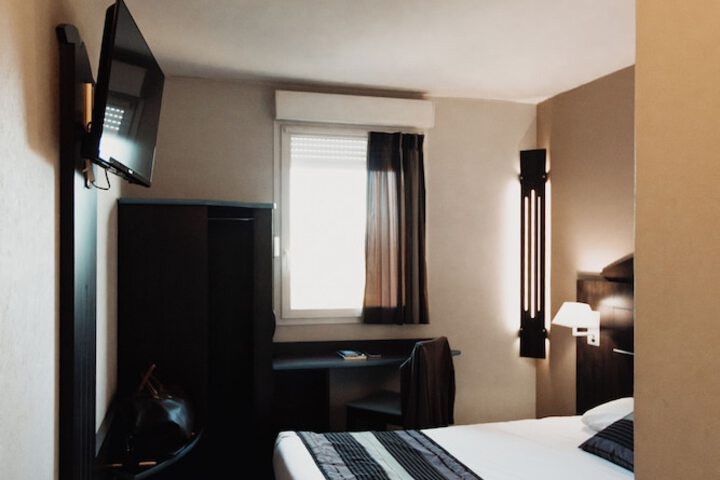 Room 12 of 49
