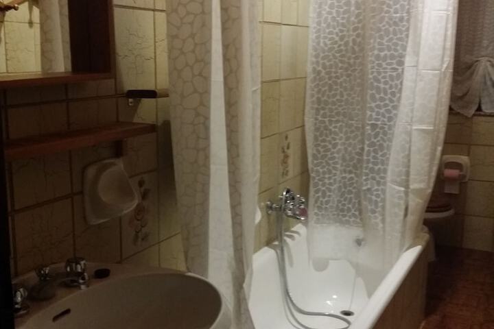 Room 7 of 33