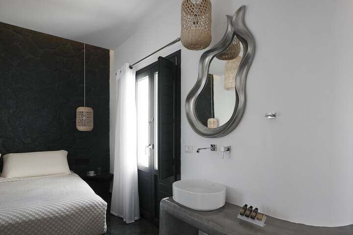 Room 14 of 211