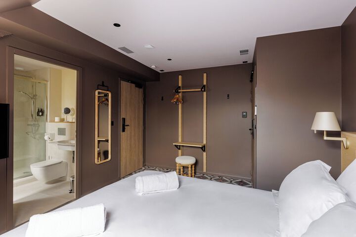 Room 73 of 85