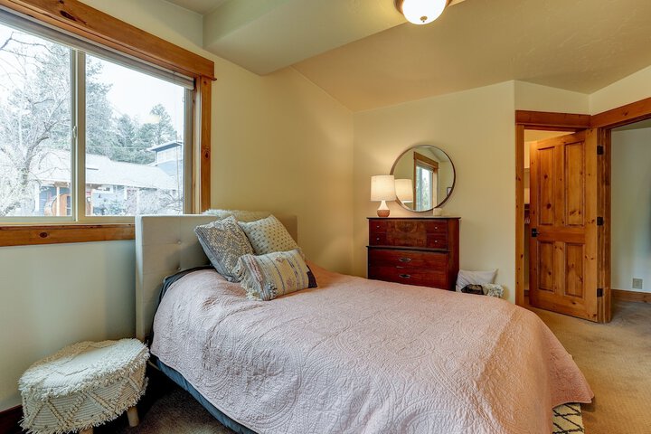 Room 4 of 37