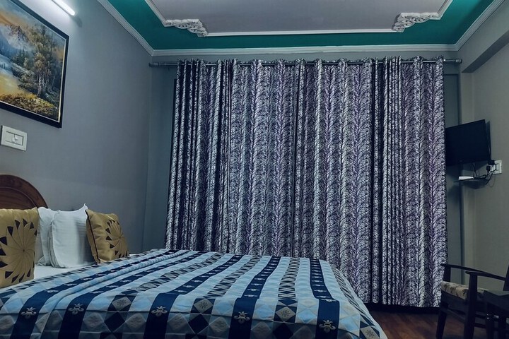 Room 5 of 33