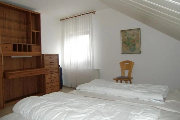 Room 4 of 17