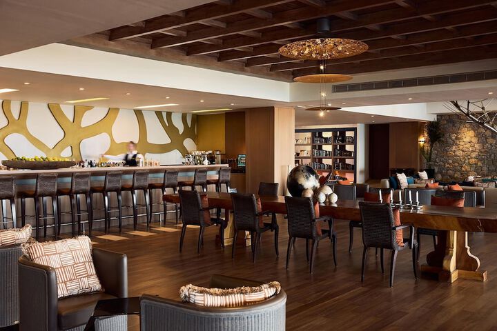 Lounge 176 of 253