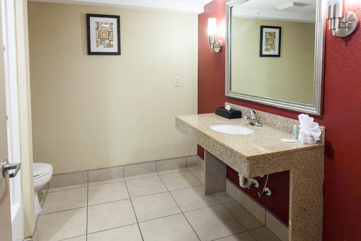 Standard Room, King or Two Doubles (4 of 8)
