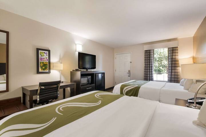 2 Double Beds (7 of 12)