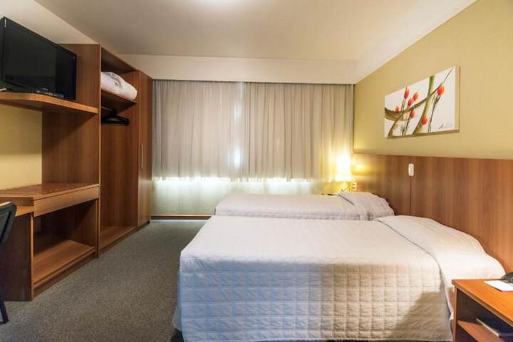 Room 13 of 37