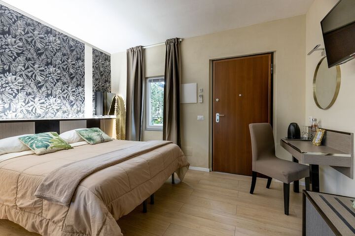 Room 35 of 77