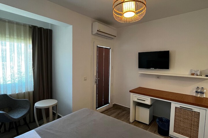 Room 27 of 71