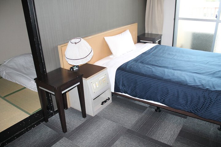 Room 9 of 19