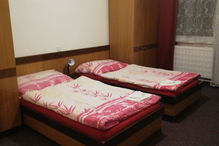 Room 25 of 76