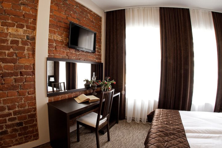 Room 15 of 60
