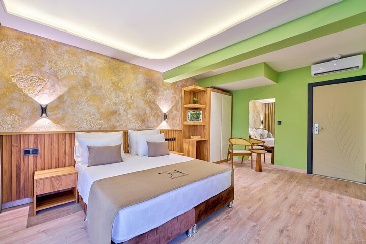 Room 17 of 27