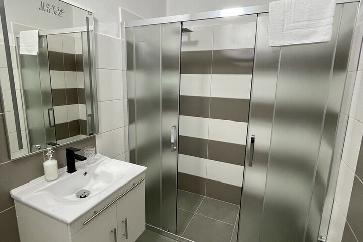 Room 100 of 121