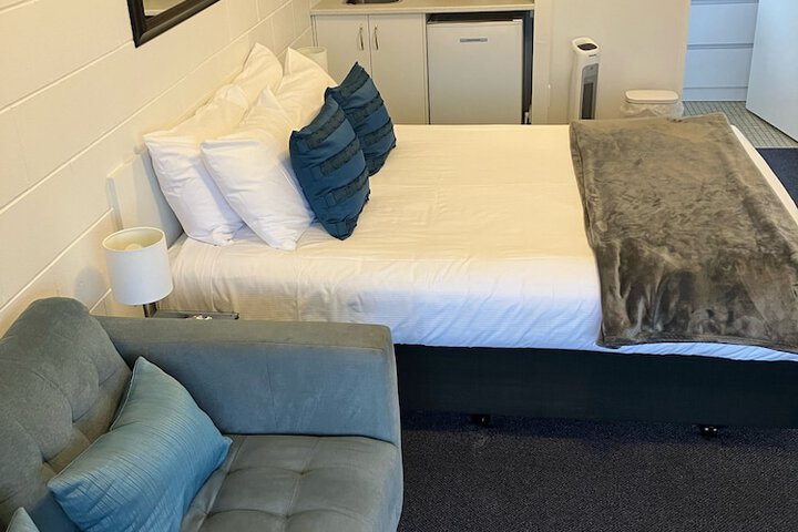 Room 4 of 27